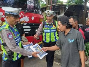 Truk Sumbu 3 Padati Jalur Denpasar-Gilimanuk, Polisi Gencarkan Sosialisasi
