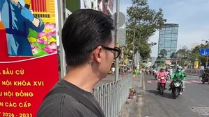 Ketika Rafael Tan Uji Nyali Menyeberang Jalan di Vietnam