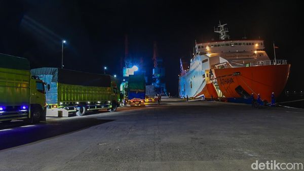 Saat Transformers Ikut Mudik di Pelabuhan Ciwandan