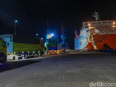 Saat Transformers Ikut Mudik di Pelabuhan Ciwandan