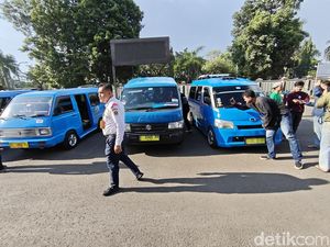 Saat Angkot Puncak Berhenti Narik, KDM Beri Kompensasi untuk Sopir