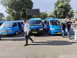 Saat Angkot Puncak Berhenti Narik, KDM Beri Kompensasi untuk Sopir