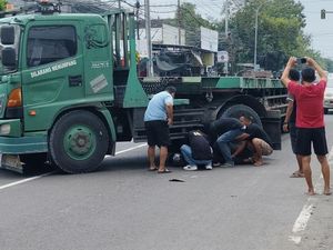 Sopir Trailer di Bojonegoro Diamuk Massa Setelah Menabrak Pemotor