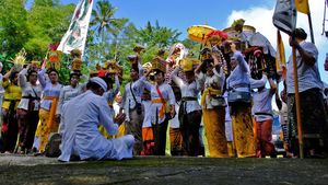 Umat Hindu Gelar Upacara Melasti Jelang Nyepi