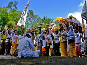 Umat Hindu Gelar Upacara Melasti Jelang Nyepi