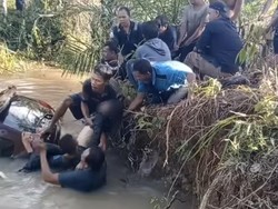 Xenia Terjun ke Sungai di Musi Rawas, Dua Orang Tewas