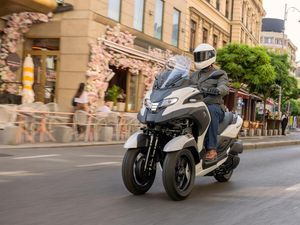 Yamaha Luncurkan XMAX Roda Tiga Baru, Makin Canggih dan Aman!