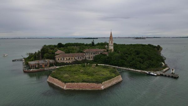 Potret Kelam Kota Mati Poveglia yang Dipenuhi Abu Manusia