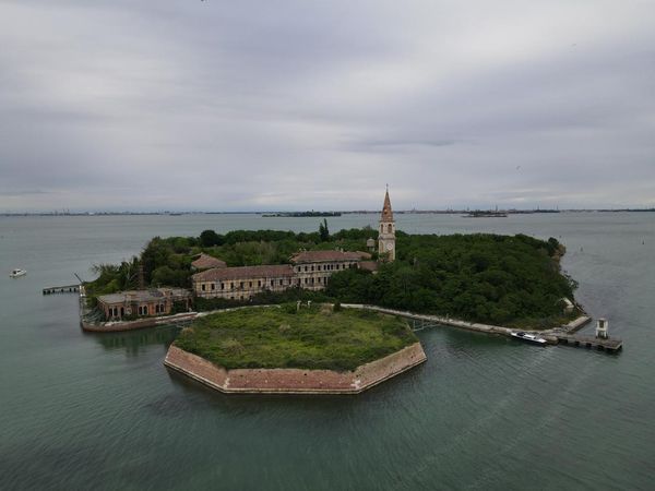 Potret Kelam Kota Mati Poveglia yang Dipenuhi Abu Manusia