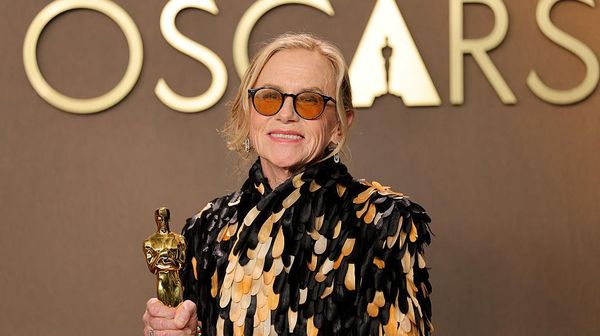 Gaya Sopan-Nyentrik Amy Madigan yang Menang Oscar Perdana Setelah 40 Tahun