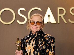 Gaya Sopan-Nyentrik Amy Madigan yang Menang Oscar Perdana Setelah 40 Tahun