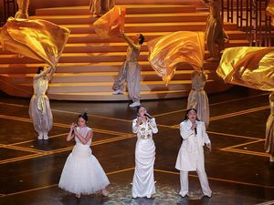 Momen HUNTR/X di Oscar: Perform Golden-Speech Kepotong Iklan