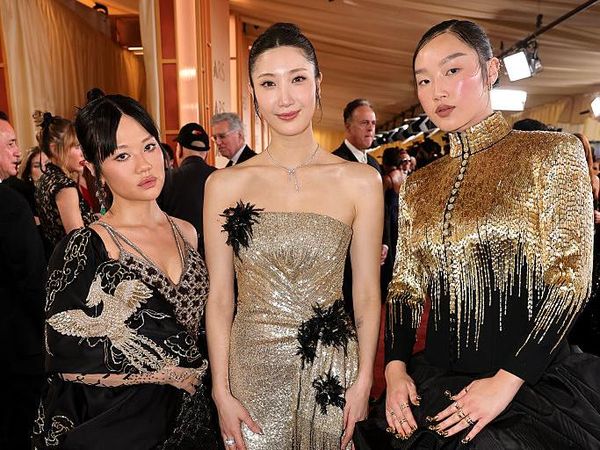 Gaya Penyanyi KPop Demon Hunters Bergaun Golden di Oscar, Bawa Pulang Piala