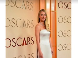 Pakai Gaun Armani, Gaya Berisiko Gwyneth Paltrow di Oscar Tuai Kontroversi