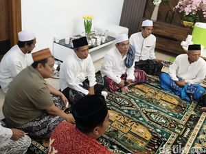 Haji Her Sultan Madura Gelontorkan Zakat Rp 45 Miliar