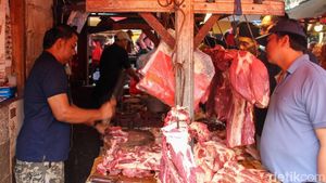 Harga Daging Sapi Naik Jelang Lebaran, Pasar Kramat Jati Tetap Ramai