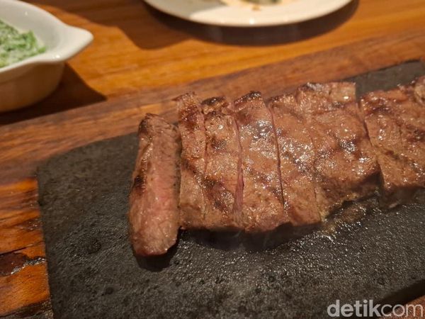 Begini Serunya Makan Steak Berkonsep Itameshi Pertama di Jakarta