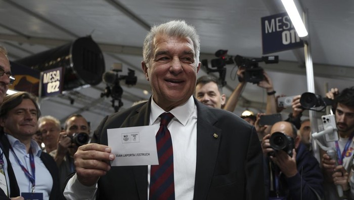BARCELONA, SPAIN - MARCH 15: Joan Laporta, presidential candidate, cast his vote during the election day for the presidency of FC Barcelona at Spotify Camp Nou on March 15, 2026, in Barcelona, Spain. (Photo By Javier Borrego/Europa Press via Getty Im