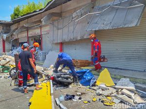 Atap Kios Pasar Sehat Soreang Ambruk: 1 Tewas, 3 Luka Berat