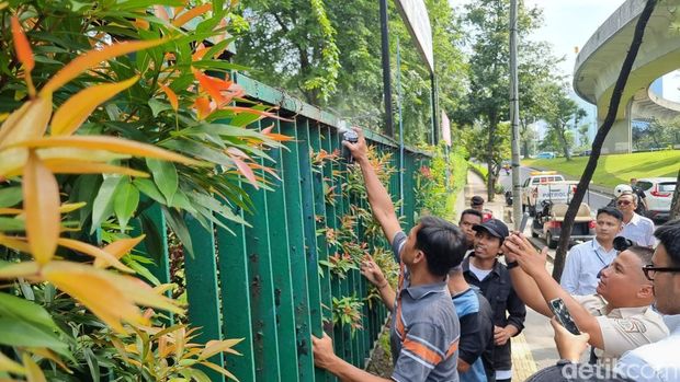 Konstatering lahan Hotel Sultan. (Taufiq/detikcom)