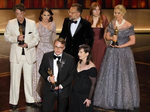 Video Seruan Hentikan Perang dari Geng Mr. Nobody Against Putin di Oscar