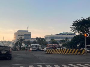 Penumpang dari Luar Jawa Mulai Padati Pelabuhan Tanjung Perak Surabaya
