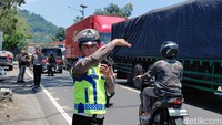 Potret One Way di Jalur Mudik Limbangan Garut
