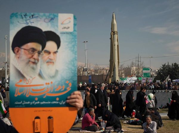 Perang Memanas! Iran Pertama Kali Luncurkan Rudal Sejjil ke Israel