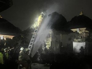 Pura di Badung Terbakar Tersambar Petir, Kerugian Rp 600 Juta