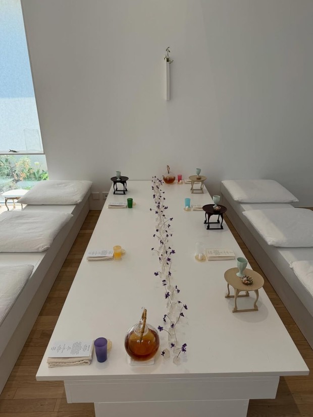 Potret ruang tamu rumah Min Hyo Rin.