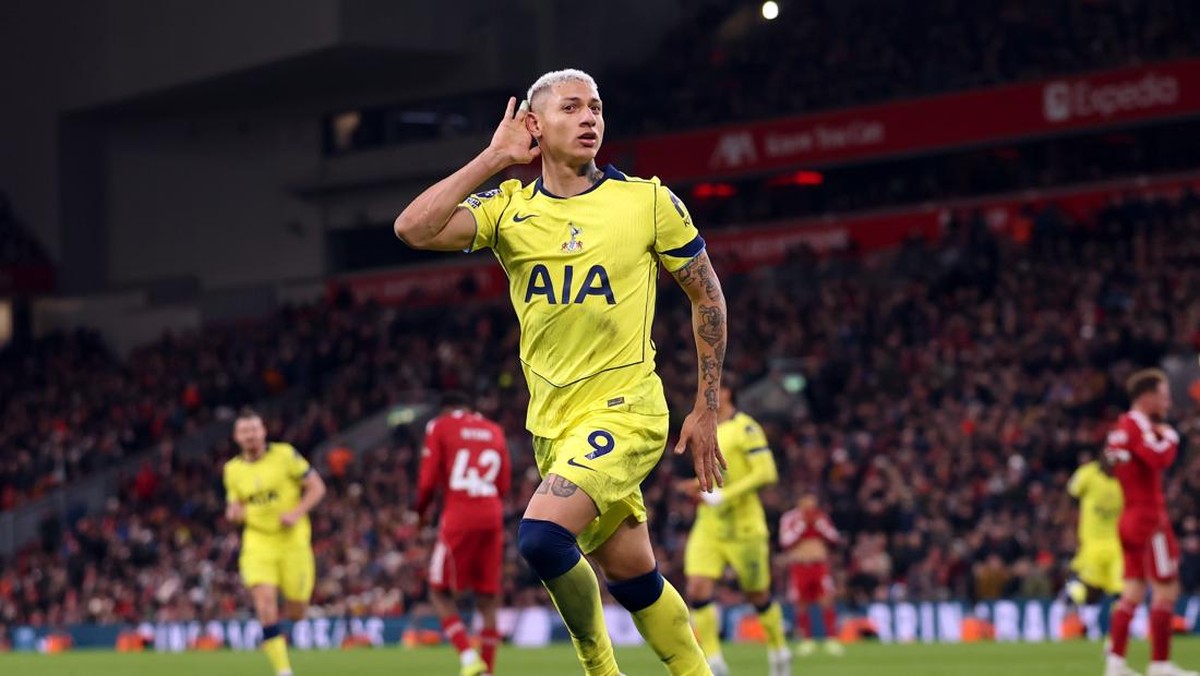Tottenham Hotspur mencuri poin di markas Liverpool. (Foto: Getty Images/Carl Recine)