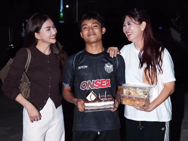 Intip Momen Sarwendah Beri Kejutan di Hari Ulang Tahun Betrand Peto