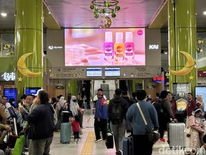 Video: Porter Gambir Alami Peningkatan Omzet Jelang Lebaran 2026