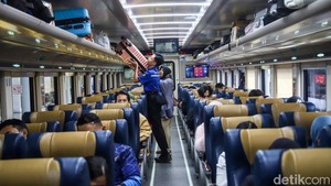 Rekor! PT KAI Jual 4 Juta Tiket Lebih Selama Lebaran