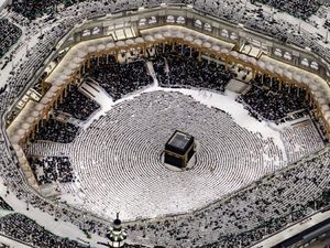 Penuh! Masjidil Haram Capai Kapasitas Maksimum pada Malam ke-27 Ramadan