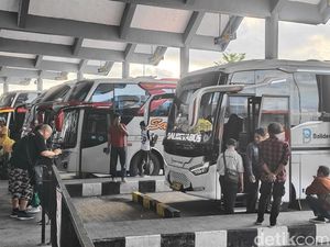 Ribuan Penumpang Padati Terminal Mengwi, Puncak Mudik Diprediksi H-4 Lebaran