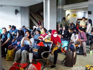 Terminal Jatijajar Mulai Dipadati Pemudik Jelang Mudik Lebaran