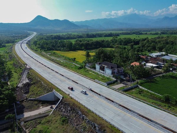 Tol Prosiwangi Jawa Timur Dibuka Sementara untuk Arus Mudik