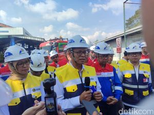 Ternyata Ini Penyebab Antrean Panjang SPBU di Daerah