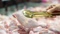 Nyicil Belanja untuk Opor Lebaran? Ini Tips Pilih Daging Sehat-Berkualitas