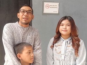 Ramadan Pertama Tanpa Mpok Alpa, Ajie Darmaji Berusaha Tegar Demi Anak