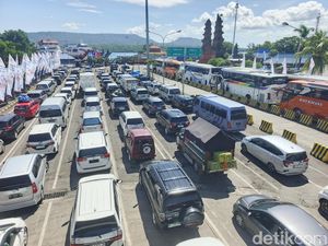 Macet Parah di Gilimanuk, Sopir Tertidur-Pemudik Pingsan saat Mengantre