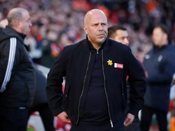 Carragher: Slot Bakal Sulit Rebut Kembali Hati Fans Liverpool