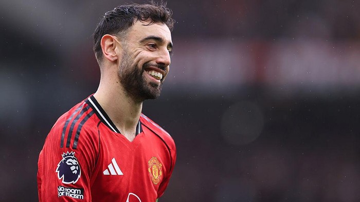 Gelandang sekaligus kapten Manchester United Bruno Fernandes difavoritkan sebagai pemain terbaik PFA musim ini.