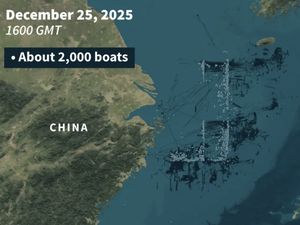 Misteri Ribuan Kapal Nelayan China Bentuk Formasi Aneh