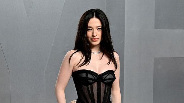 Foto: Adu Gaya Seksi Para Bintang di Karpet Merah Oscars After Party 2026