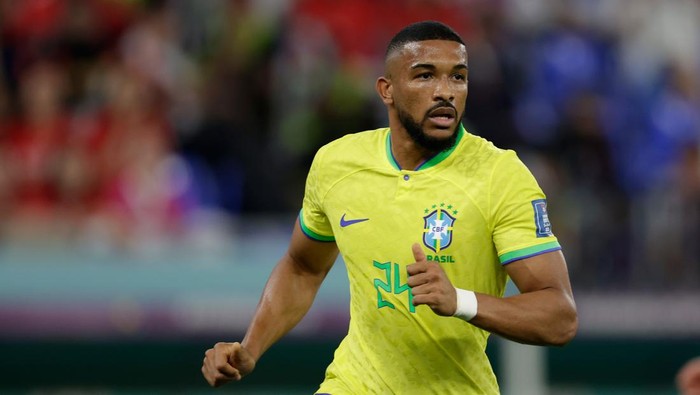 DOHA, QATAR - DECEMBER 5: Bremer of Brazil  during the  World Cup match between Brazil  v Korea Republic  at the Stadium 974 on December 5, 2022 in Doha Qatar (Photo by Eric Verhoeven/Soccrates/Getty Images)