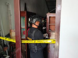 Bersih-bersih Lemari, Warga Jember Temukan Granat dan Amunisi