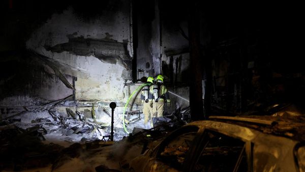 Penampakan Rusun di Israel Rusak Diserang Roket