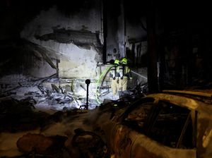 Penampakan Rusun di Israel Rusak Diserang Roket